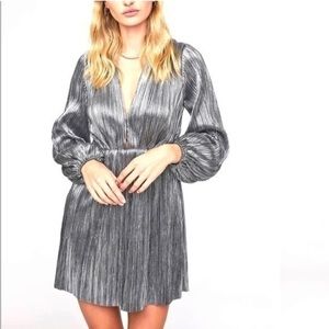NWOT ASTR Supernova silver metallic plunge long sleeve dress w/full skirt Sz L